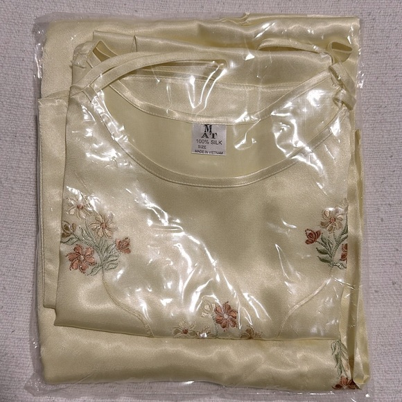 Satin/Silk Nightgown and Robe Set | M - Picture 6 of 16